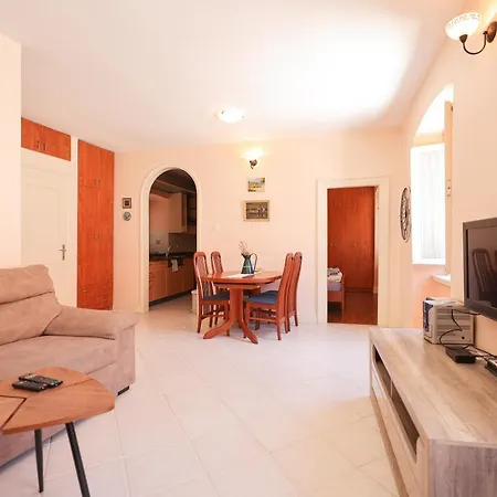 Apartment Two Bedroom In Center Igor Zadar