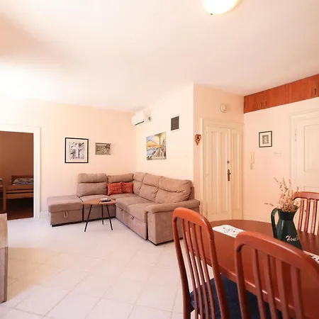 Two Bedroom In Center Igor Apartment Zadar