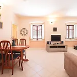 Two Bedroom In Center Igor * ザダル