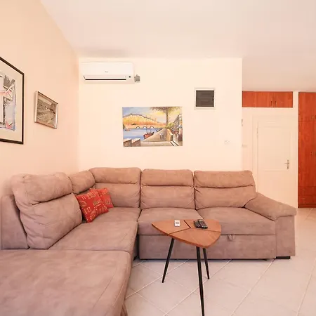 Two Bedroom In Center Igor Zara
