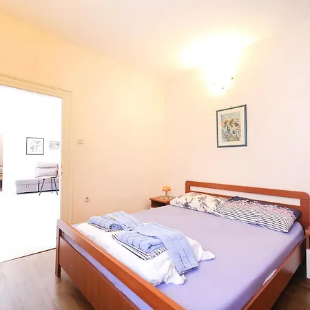 Appartamento Two Bedroom In Center Igor Zara
