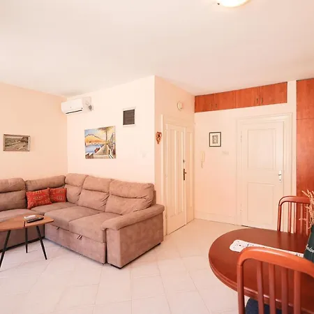 Two Bedroom In Center Igor Appartamento *