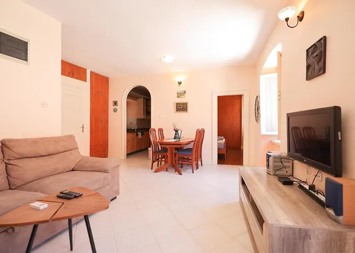 Lejlighed Two Bedroom In Center Igor Zadar