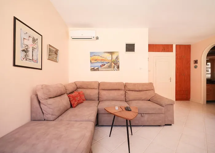 Two Bedroom In Center Igor Zadar