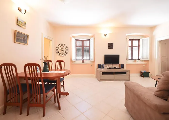 Two Bedroom In Center Igor * Zadar