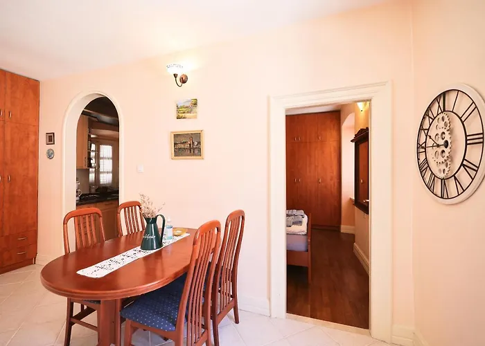 Two Bedroom In Center Igor * Zadar